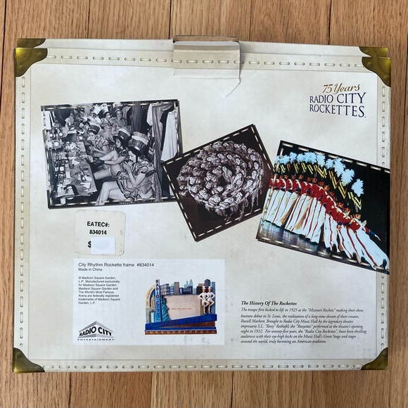 Vintage NIB “75 Years RADIO CITY ROCKETTES” 3D Photo Frame. Ceramic.
2008 - Picture 3 of 14